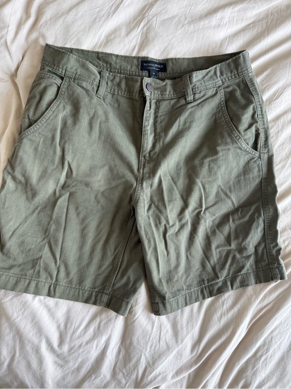 Banana Republic Men's Olive Utility Flat-Front Shorts